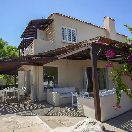 Beachfront Luxury In Close To All The Action, 1364