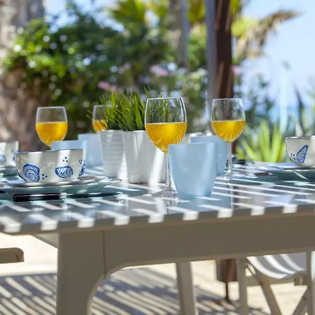 Beachfront Luxury In Close To All The Action, 1364 Βίλα