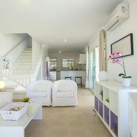فيلة Beachfront Luxury In Close To All The Action, 1364