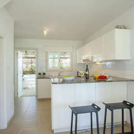 Beachfront Luxury In Close To All The Action, 1364 فيلة *
